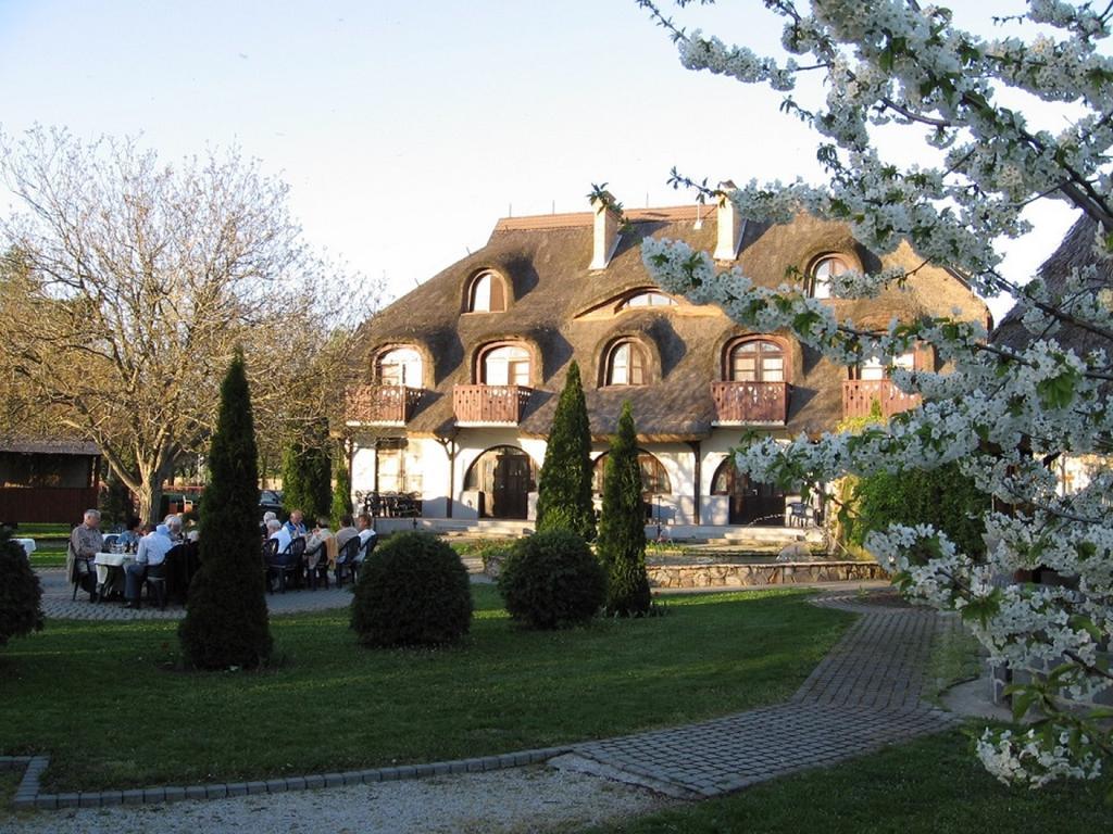 Gasthof Laci Betyar Hajdúszoboszló 外观 照片